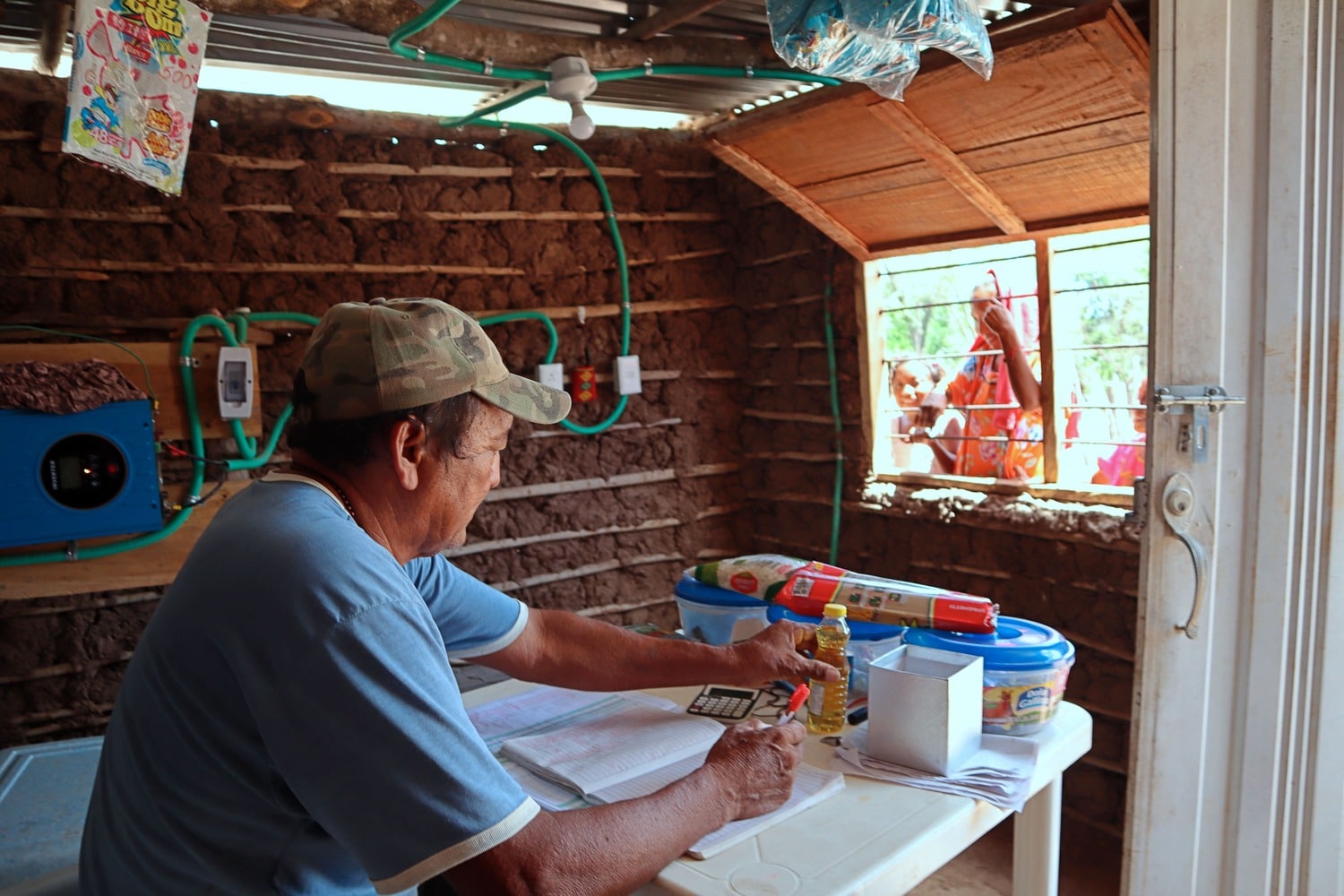 IMG 3095 - Con energía solar, comunidad Wayúu inaugura su primera tienda comunitaria